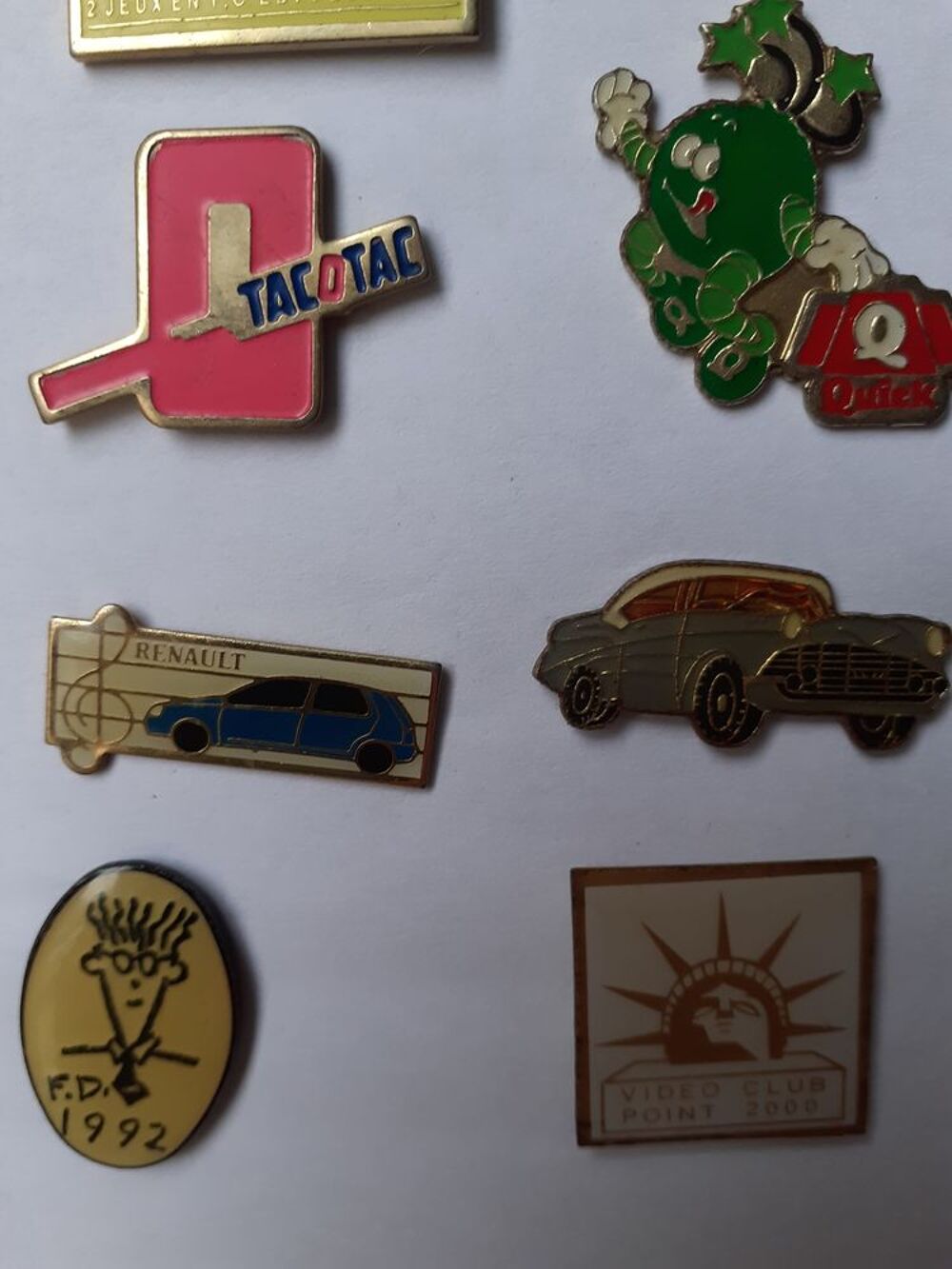 Lot de 41 pin's vintage 