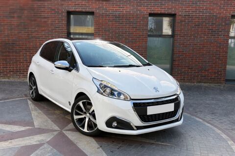 Peugeot 208 1.6 BlueHDi 100 S&S BVM6 F&eacute;li