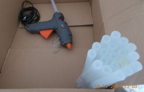 Fischer DAREX  Pistolet � colle + 19 b�tonnets servi moins d 8 Saverdun (09)