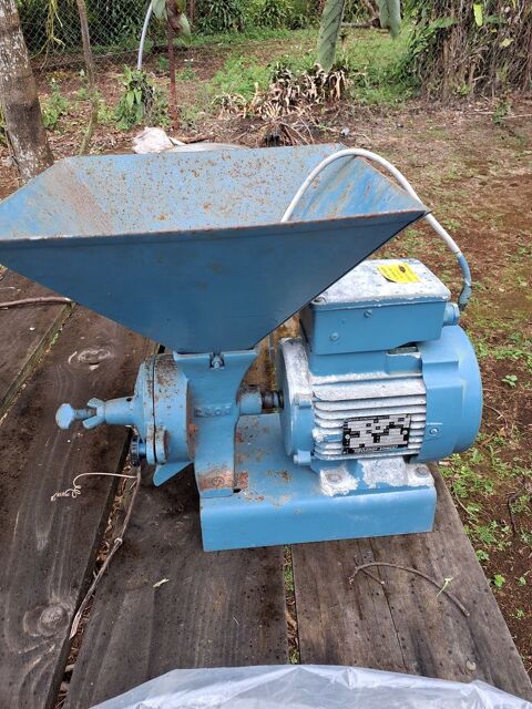 Trémie pour moudre ou concasser les grains 120 Baie-Mahault (97)