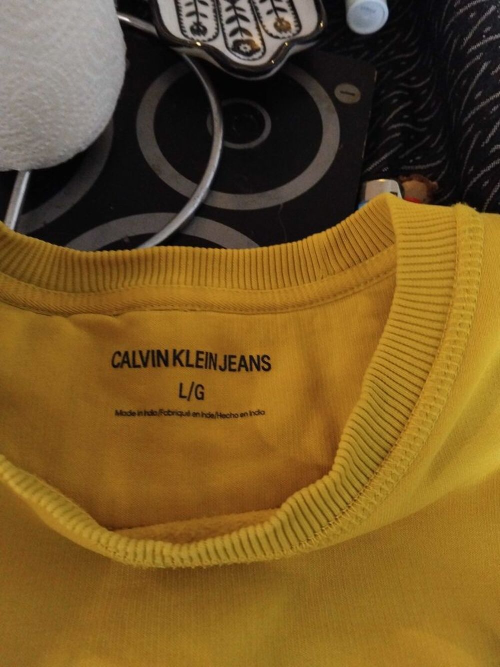 sweat. Calvin Klein jaune moutarde 