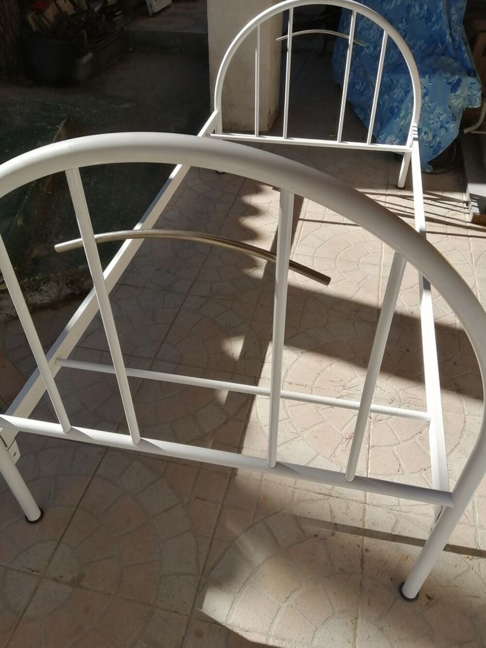 un lit 1 place ( standard) en m&eacute;tal Meubles