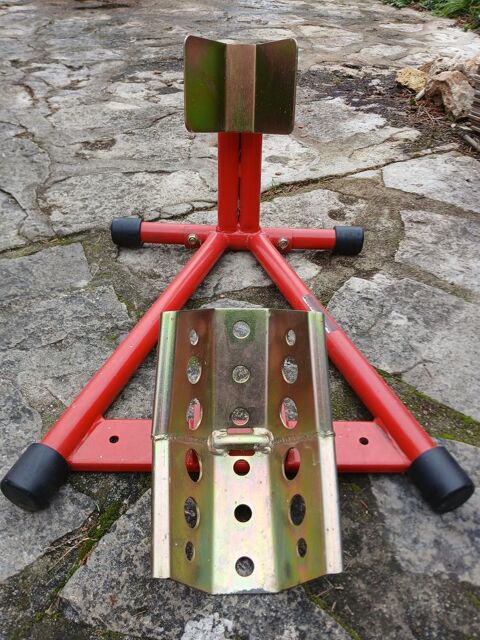 BLOQUE ROUE AVANT MOTO acier rouge laqu� 39 Aubepierre-Ozouer-le-Repos (77)