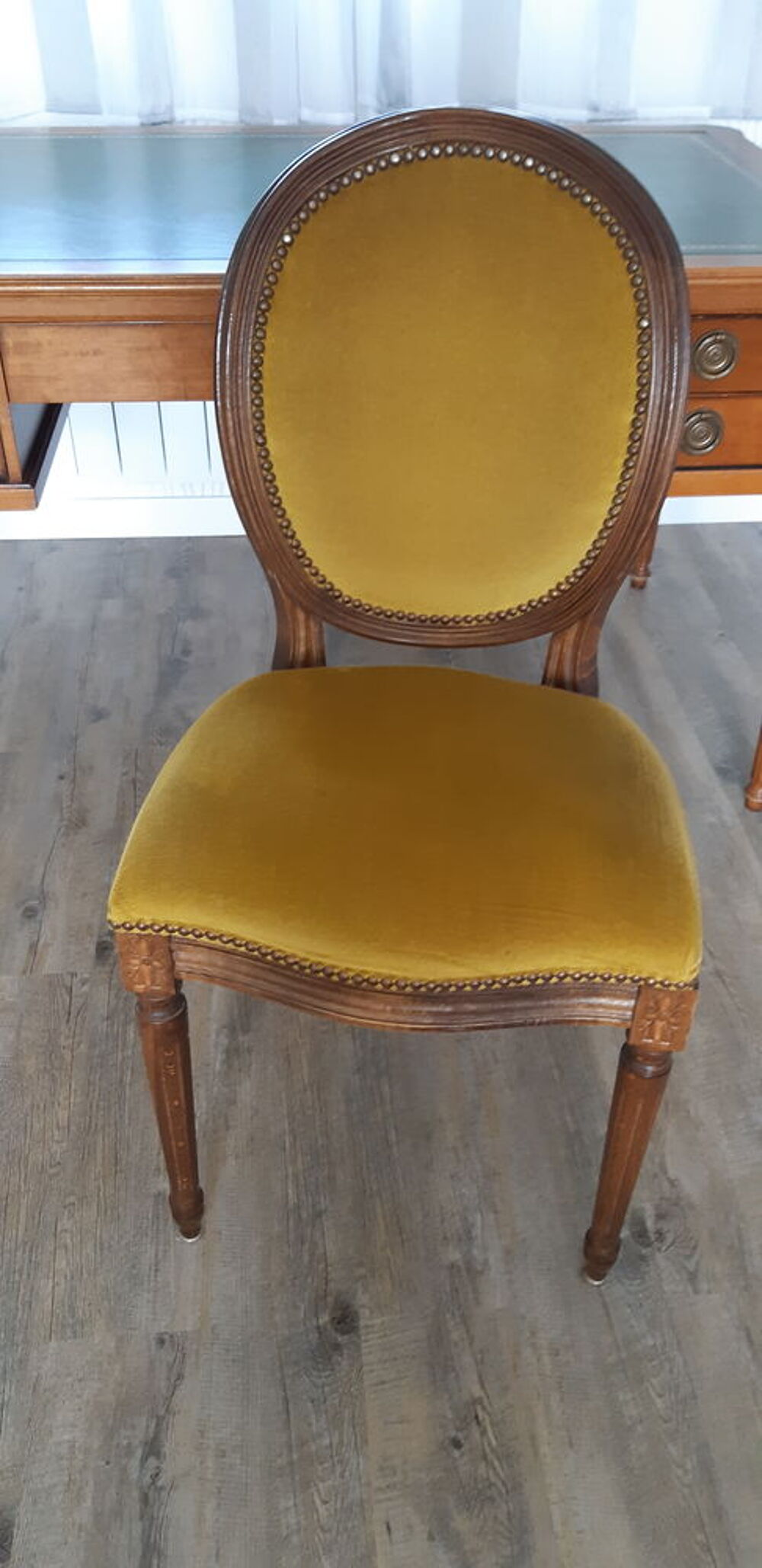 CHAISE MEDAILLON STYLE LOUIS XVI Meubles