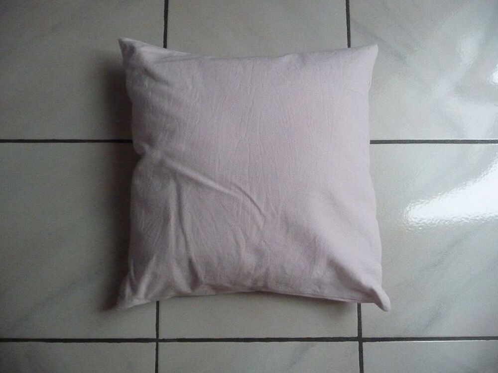Coussin rose p&acirc;le motif chapeau et moustache - NEUF Décoration