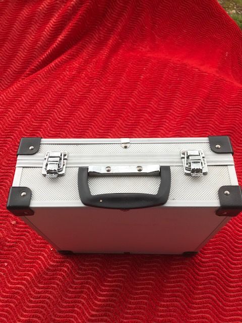 Mallette en aluminium 01 10 Mottier (38)