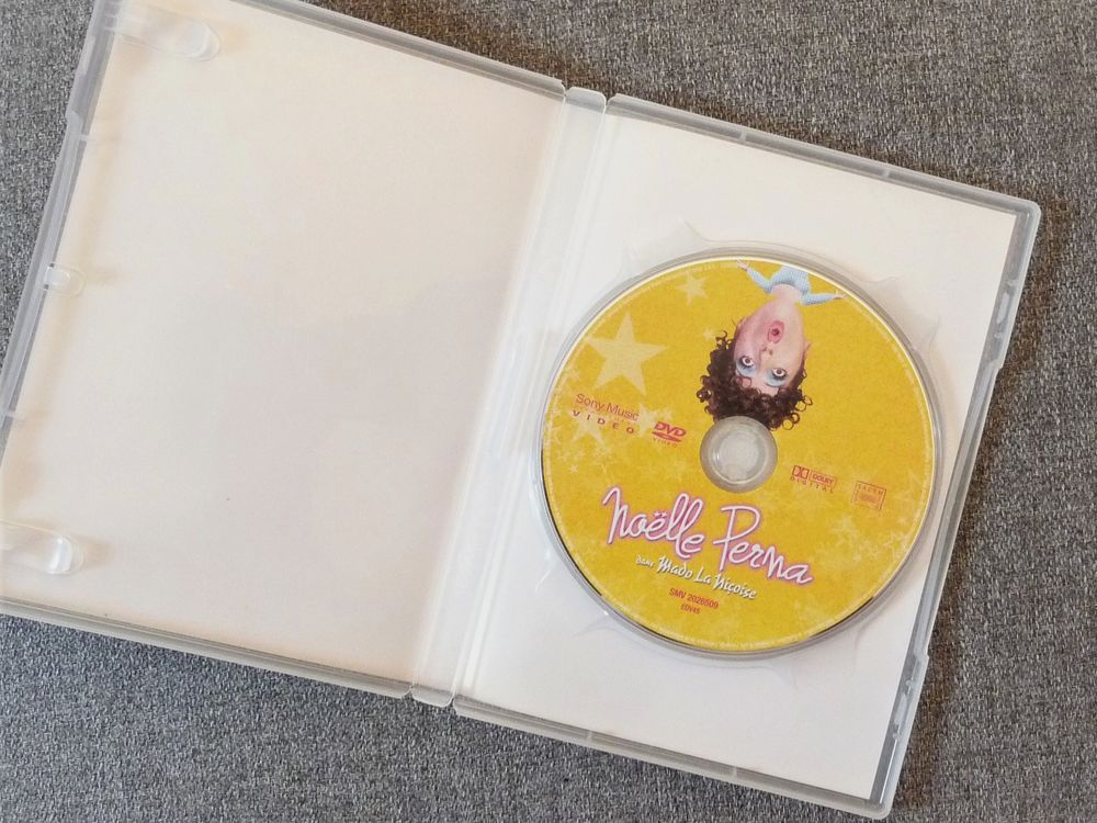 Noelle Perna dans Mado La Ni&ccedil;oise- Jean David Curtis- Sony DVD et blu-ray