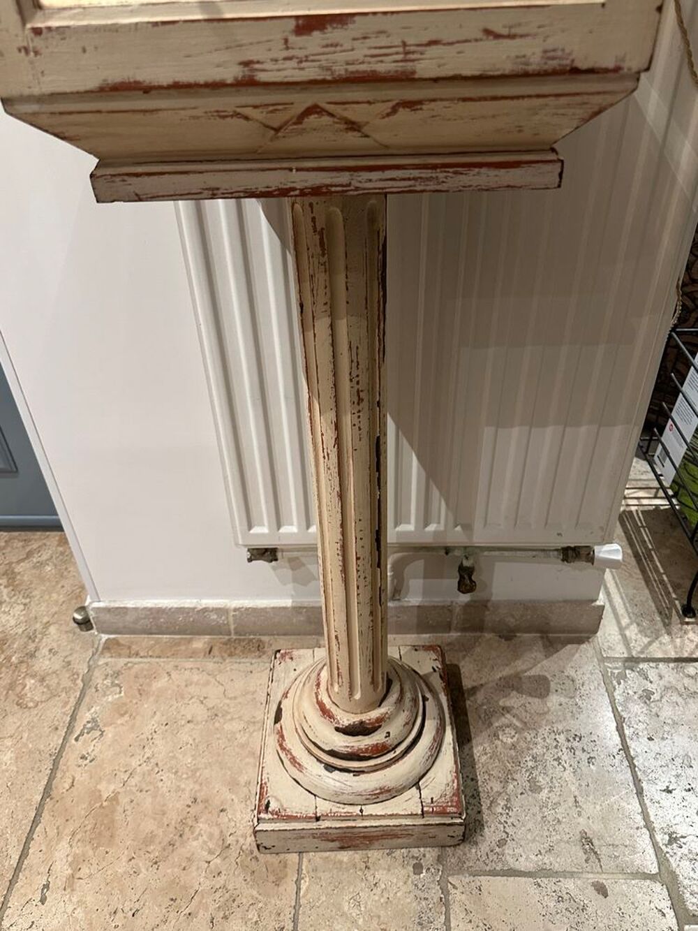 Vitrine sur pied Meubles