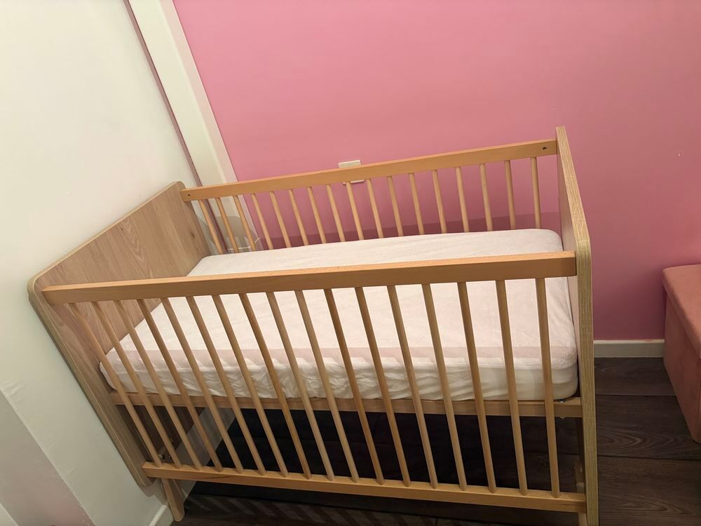 lit &agrave; barreaux b&eacute;b&eacute; + matelas Mobilier enfants