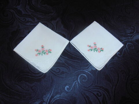 2 mouchoirs brod�s (79) 6 Tours (37)