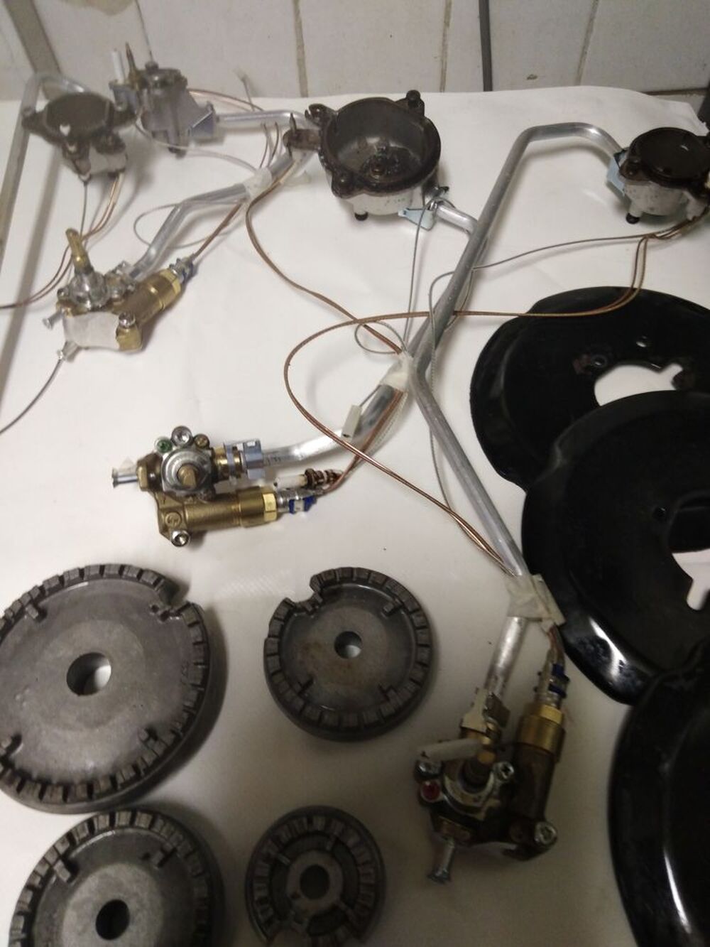 Pi&eacute;ces d&eacute;tach&eacute;es pour plaque gaz WIRLPOOL Bricolage