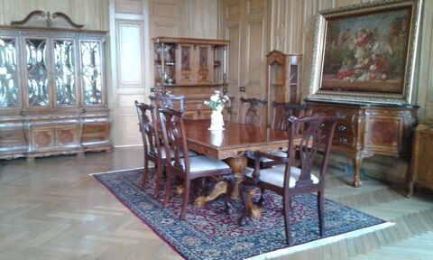 Salle  manger: buffet, table, vaisselier en bois
5000 La Varenne (49)