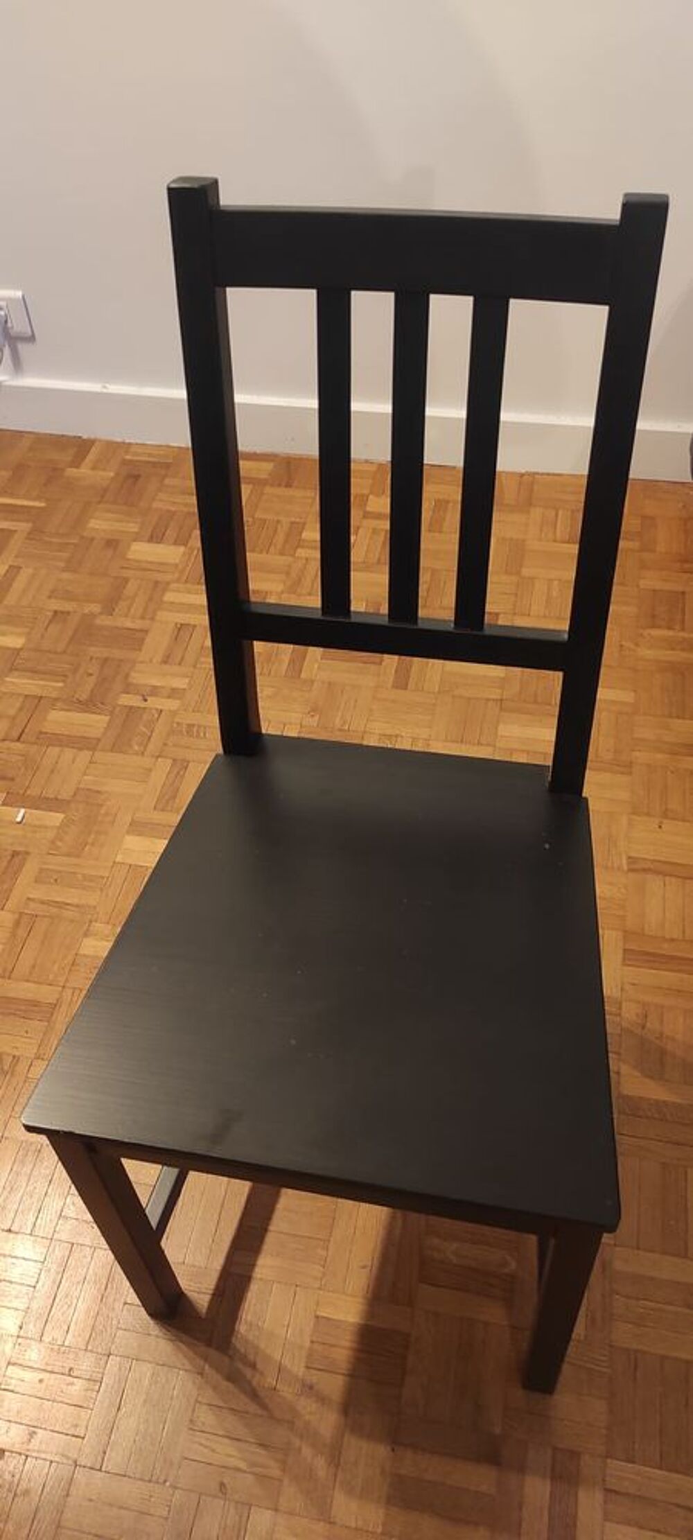 4 Chaises pour salle a manger Stefan
IKEA
Meubles