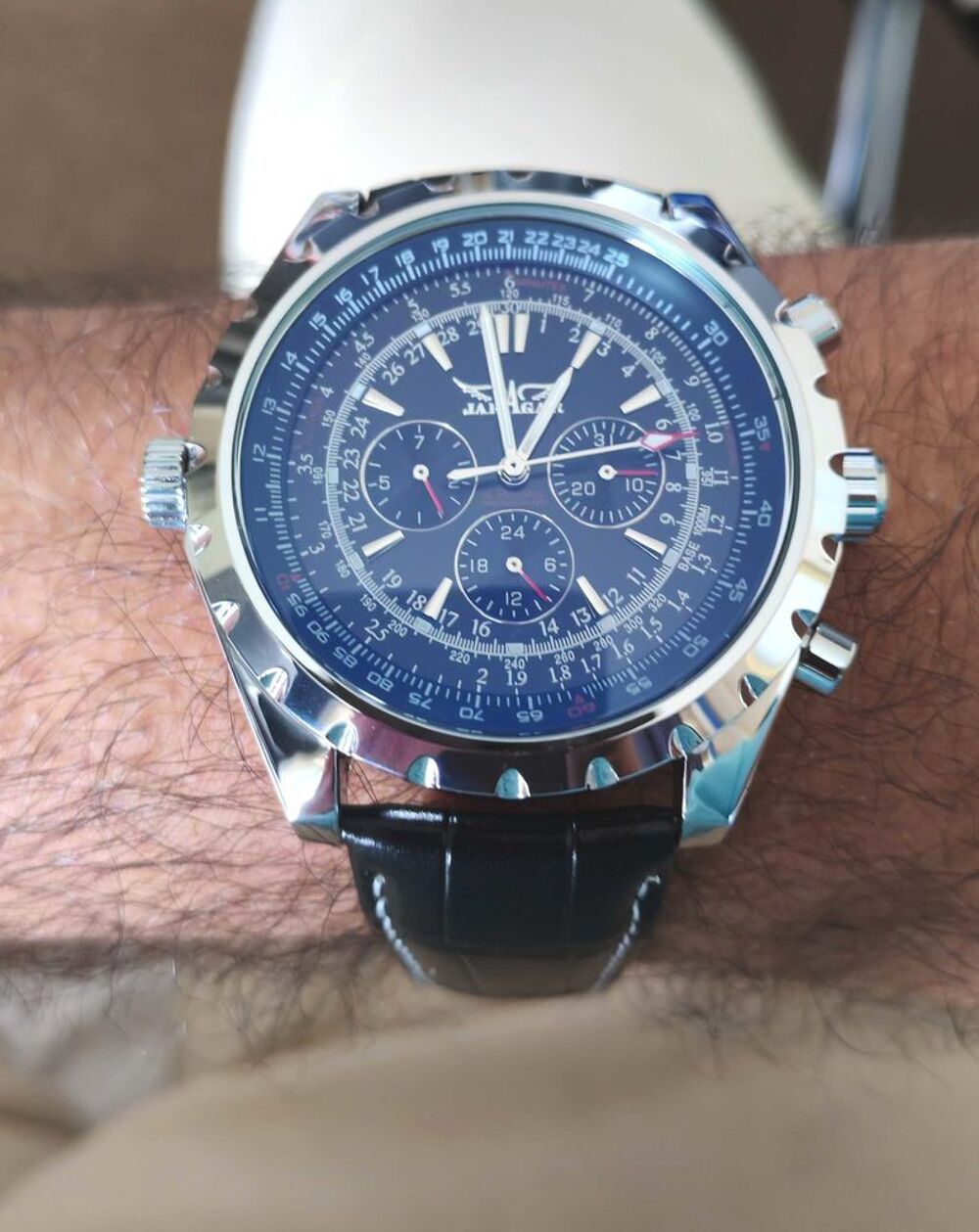 Montre Jaragar €" Chronographe €" Cadran bleu €" Tr&egrave;s bon &eacute;tat Bijoux et montres