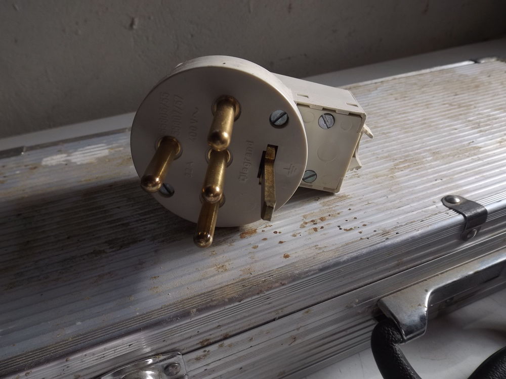 PRISE LEGRAND Bricolage