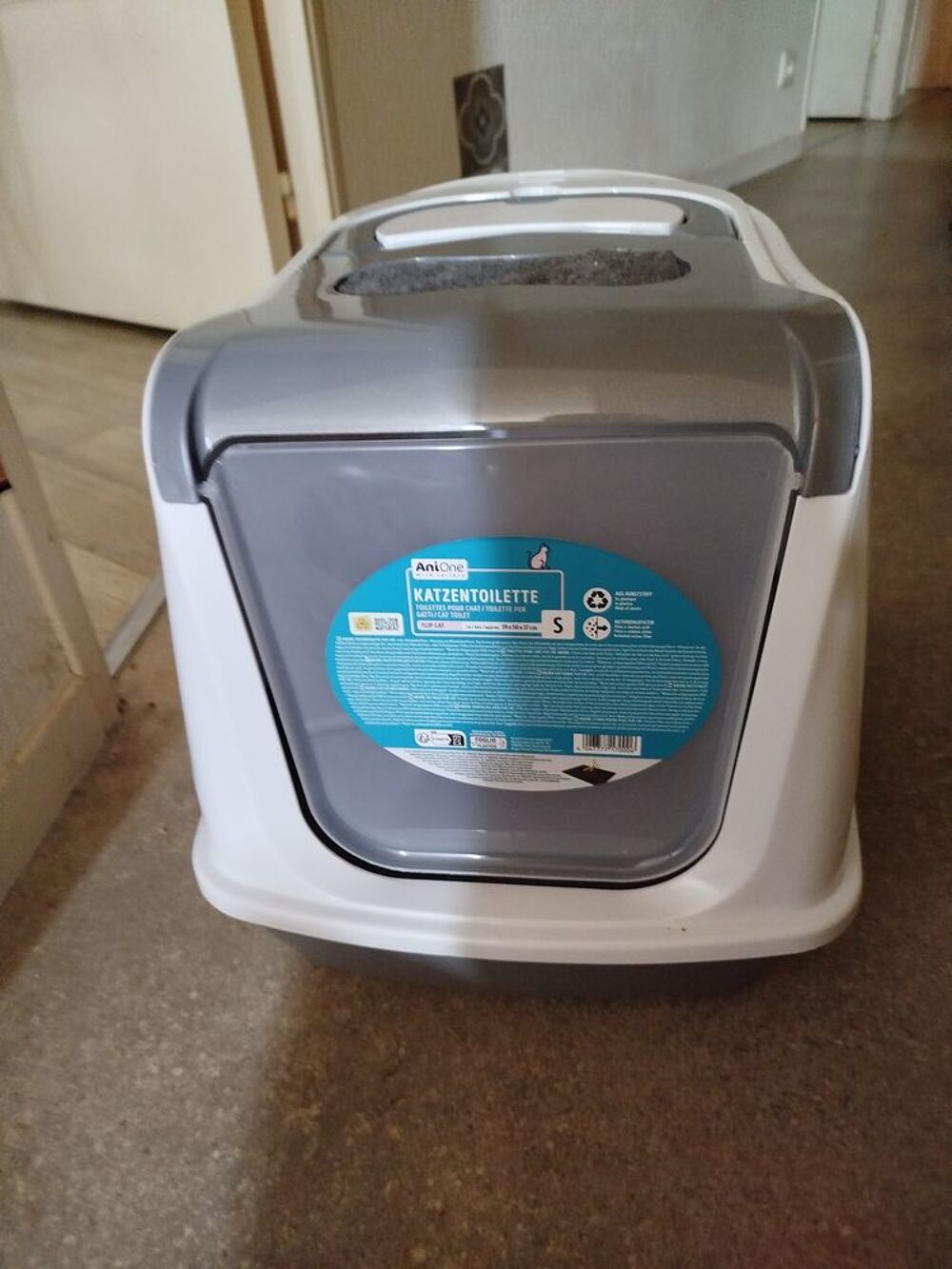   Litière pour chat fermée neuve 