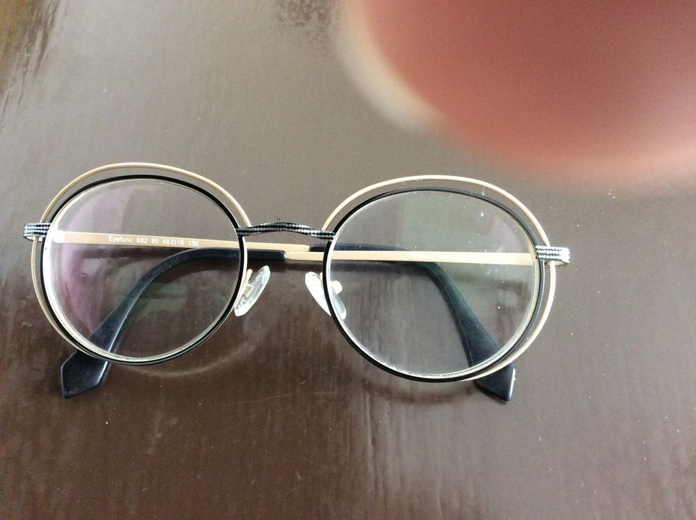 Monture de lunettes moderne Bijoux et montres