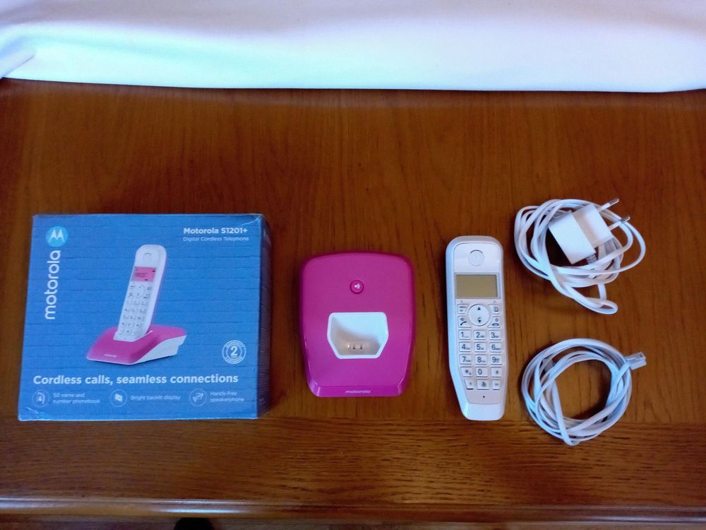 T&eacute;l&eacute;phone fixe Motorola S1201+ (sans r&eacute;pondeur). Téléphones et tablettes