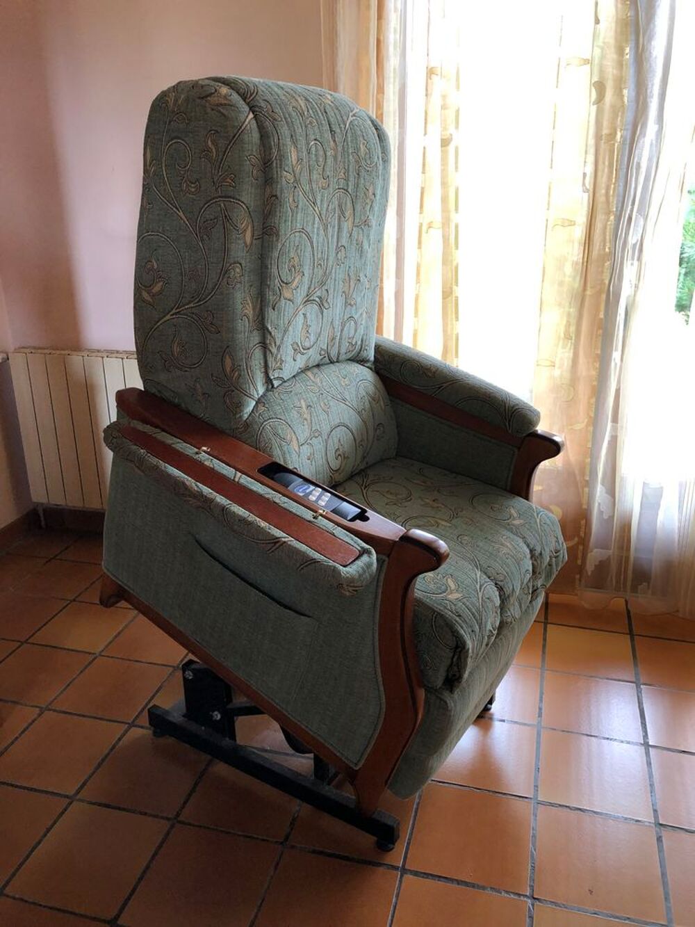 fauteuil releveur relax motoris&eacute; invacare Meubles