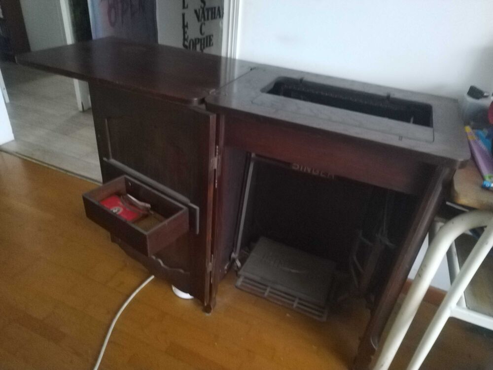 Macine a coudre SINGER en meuble Meubles