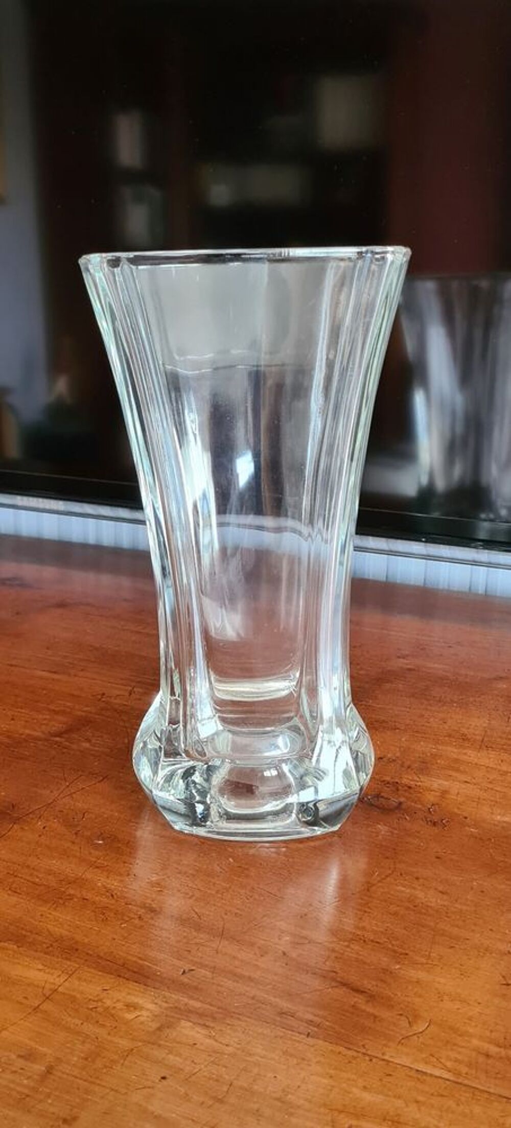 Beau vase aux lignes &eacute;pur&eacute;es Décoration
