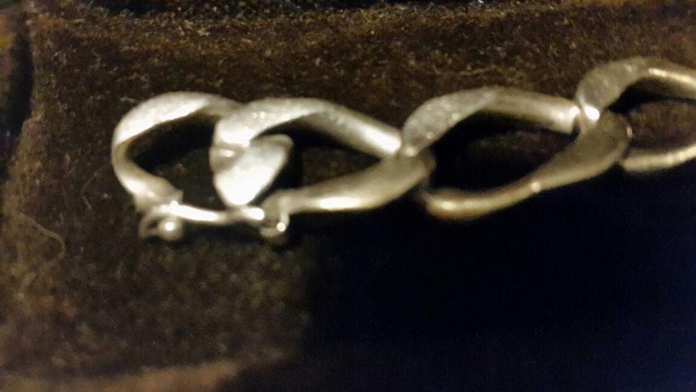 Gourmette en argent massif. Bijoux et montres