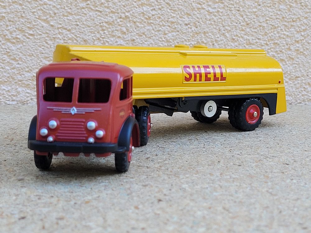 Renault Fain&eacute;ant semi-remorque citerne Shell 