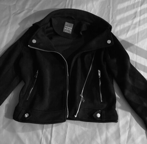 Veste noir en velours 15 Saint-Denis (97)