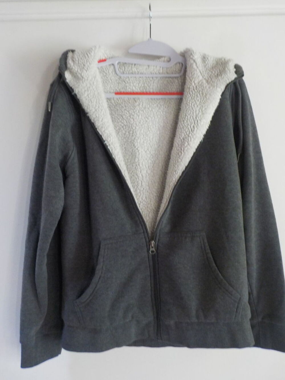 VESTE GRIS FONCE A CAPUCHE DOUBLEE POLAIRE Vêtements