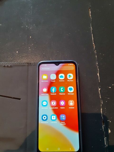 Tlphone portable SAMSUNG GALAXY A14 FACTURE A L APPUIE. 160 Hyres (83)