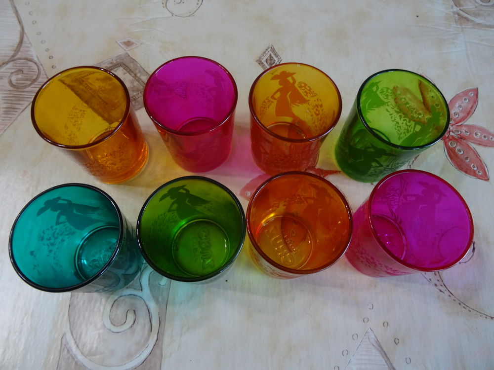 verres de diff&eacute;rentes couleurs Electroménager