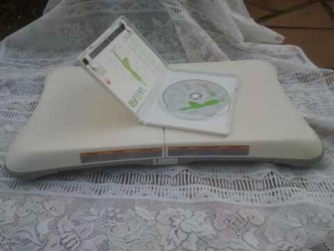 Balance Blanche Board Wii Fit + Jeu Inclus Wii Fit 28 La Fert-Alais (91)