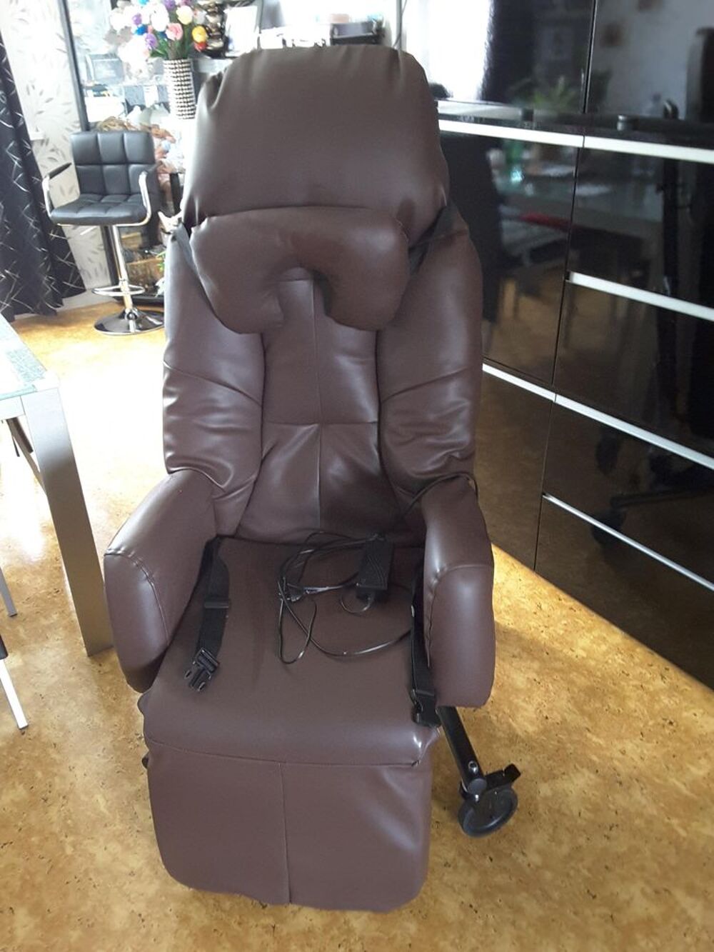 fauteuil &eacute;lectrique avec massage 25o euro couleur marro Meubles