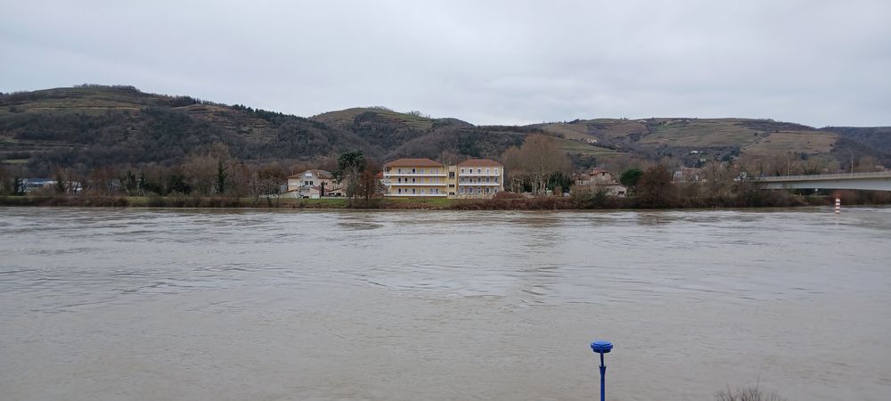Vente Immeuble une partie d'immeuble en copropriété (333millièmes) Saint-vallier