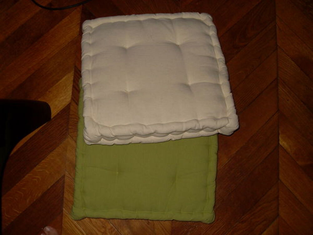coussin vert et blanc Décoration