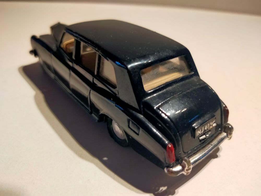 DINKY TOYS (meccano) Rolls Royce Phantom V
