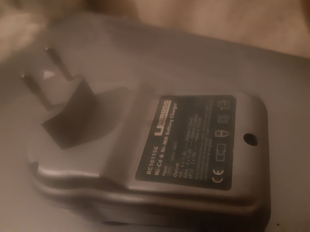 Batterie chargeur pile rechargeable Nicd et nimh uniross Bricolage