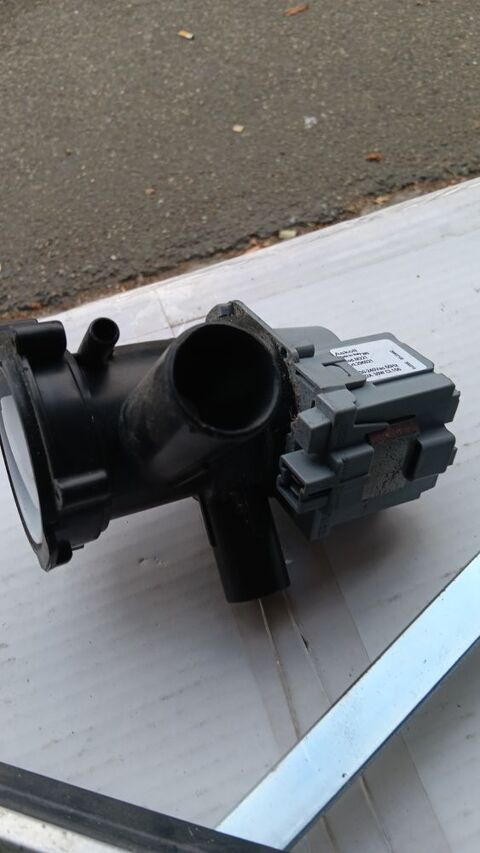 Pompe  eau lave linge bosh 15 Limay (78)