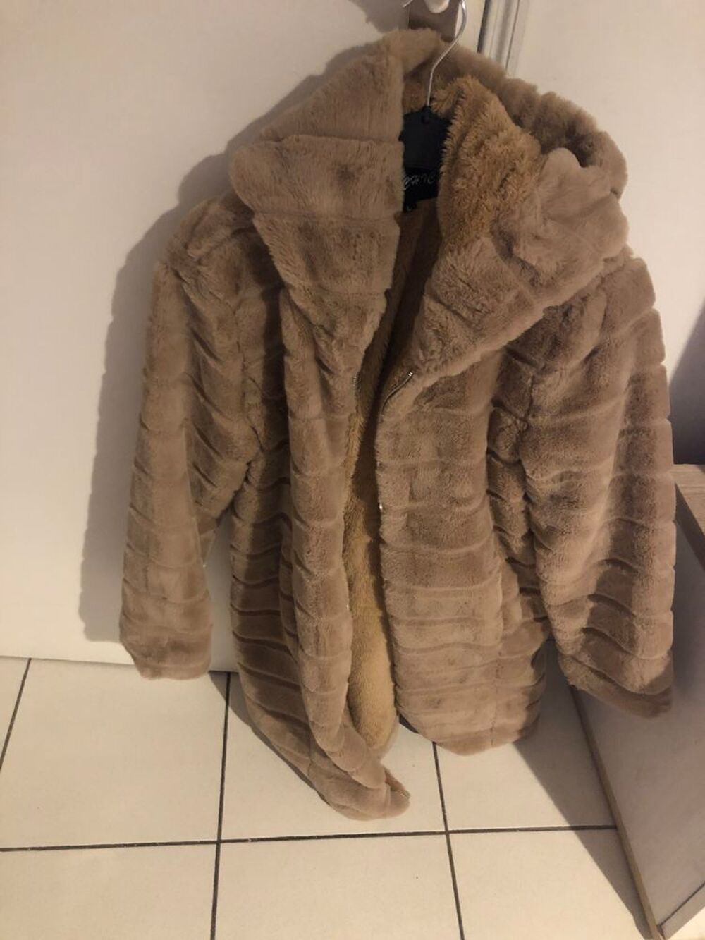 Manteau fausse fourrure beige Vêtements