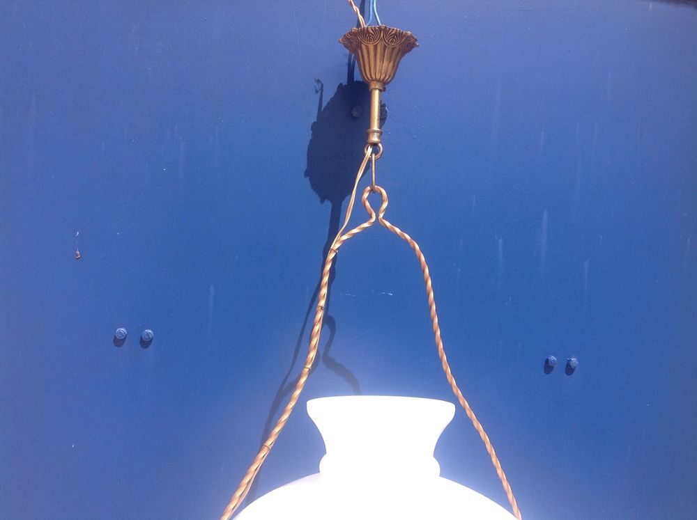 lampe avec un verre de 26cm. le verre est en parfait &eacute;tat pas de coup ou de fel Décoration