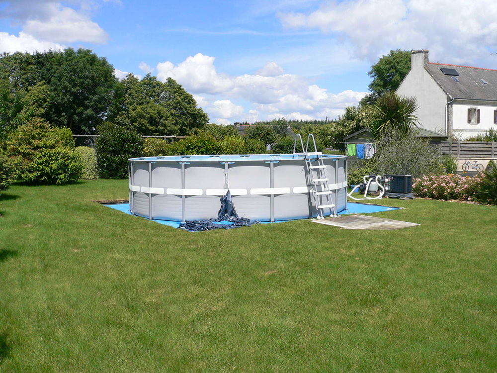 piscine tubulaire ronde INTEX diam : 5,50 m, H : 1,22 Jardin