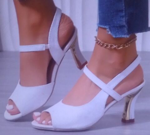 Chaussures ouvertes �l�gantes avec talons. Neuves. P 39 24 Saint-Marcellin (38)