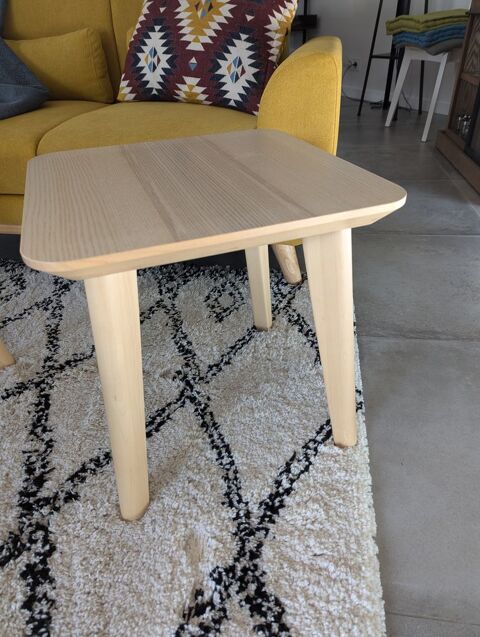 Table basse carre en bois clair. 40 Saint-Pierre-d'Olron (17)