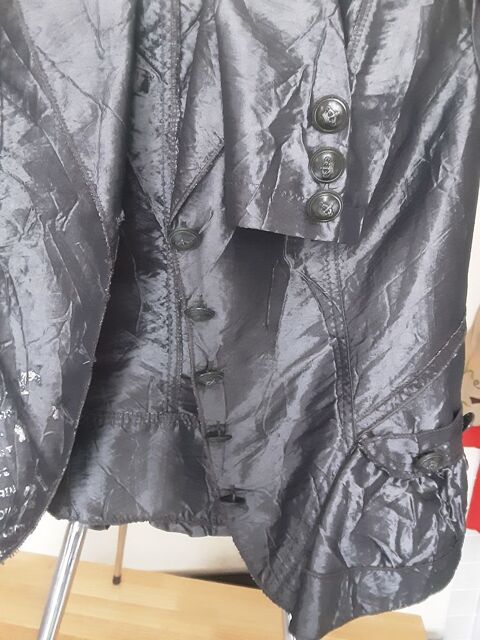 Veste grise tr�s decoree  8 Sarlat-la-Can�da (24)