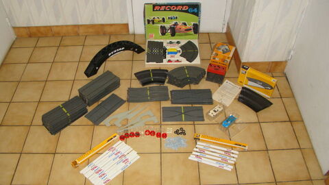 Circuit Record 64 Baby Jouef + accessoires  - années 1960
180 Gargenville (78)
