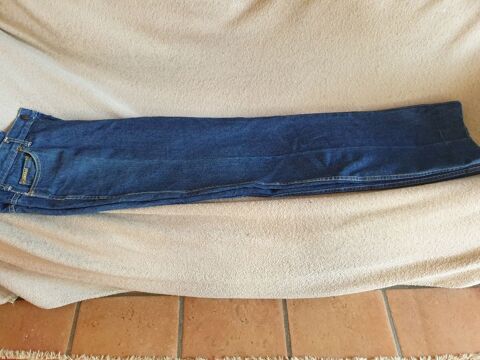 Jean bleu neuf, bonne qualit, Taille 48 10 Mouxy (73)