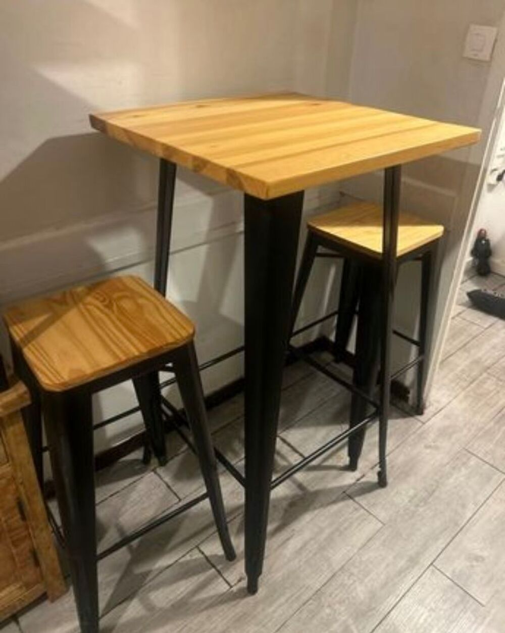 Table haute carr&eacute;e bois et acier SKLUM Meubles