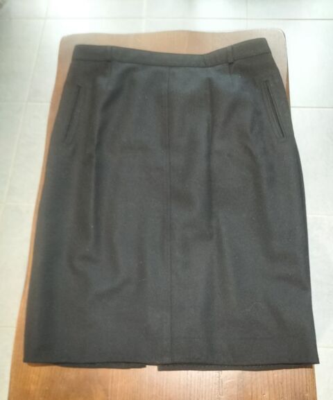 jupe noire 15 Saint-Pierre-le-Vieux (71)