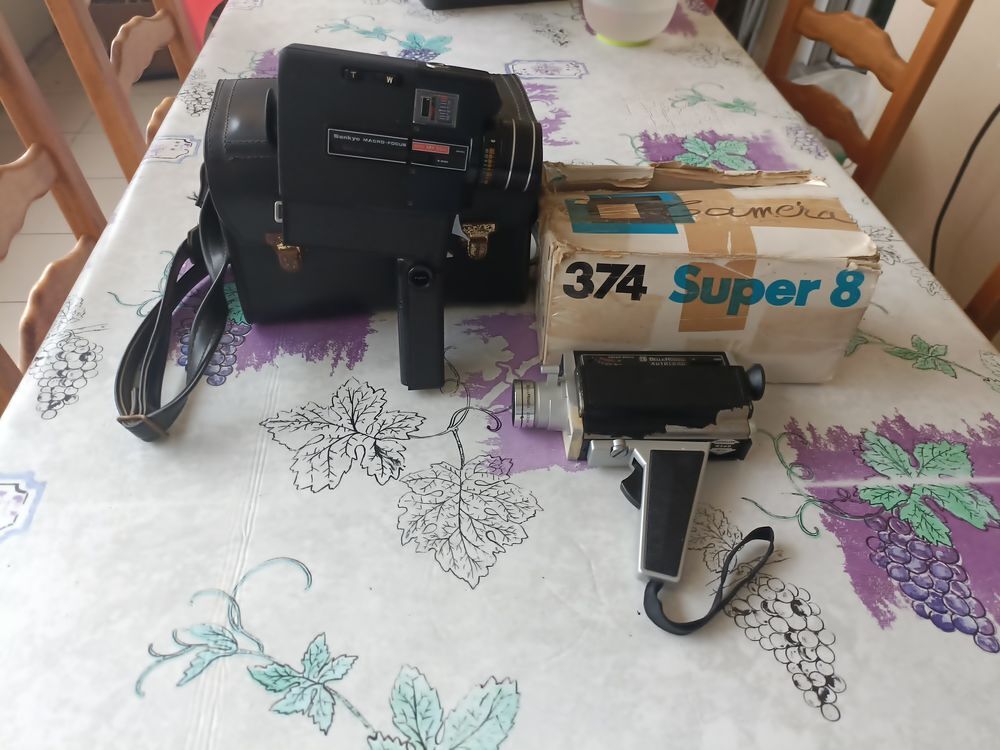 Projecteur super 8 et 2 cam&eacute;ra Meubles