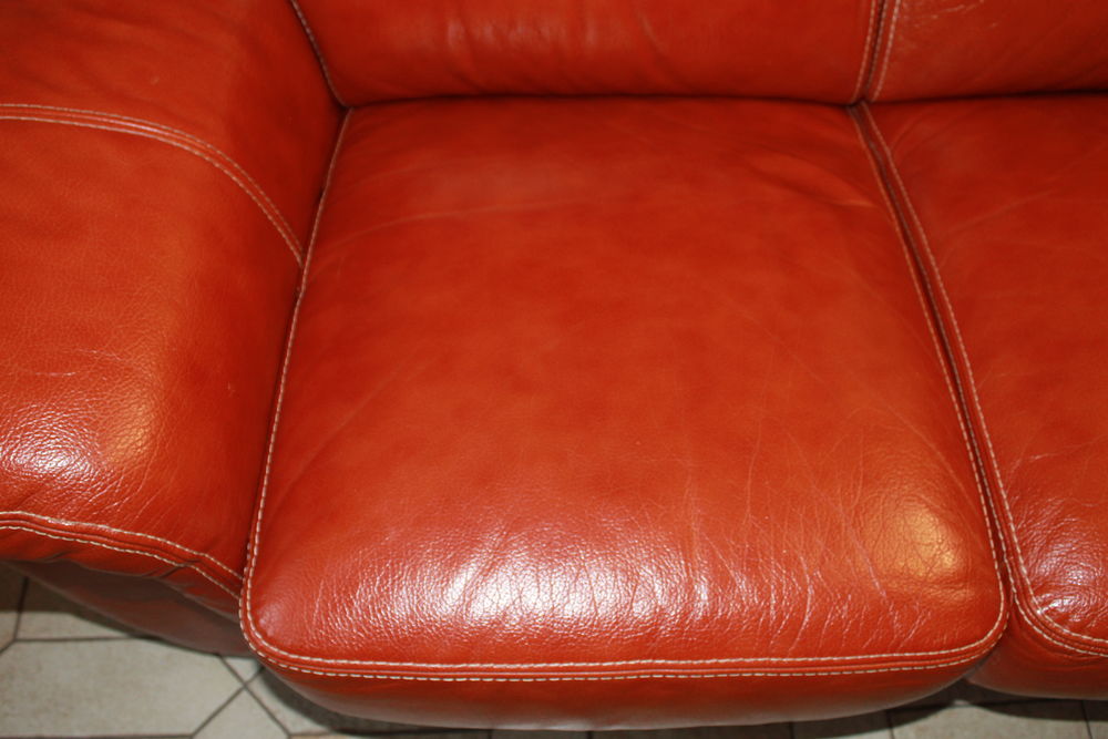 2 CANAPES CUIR BUFFLE ROUGE Meubles